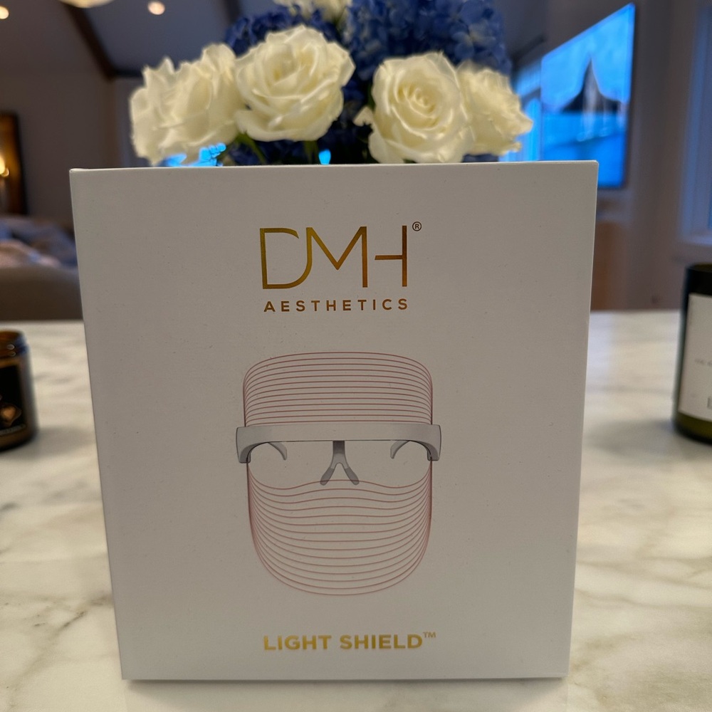 DMH LED face mask light. Three settings